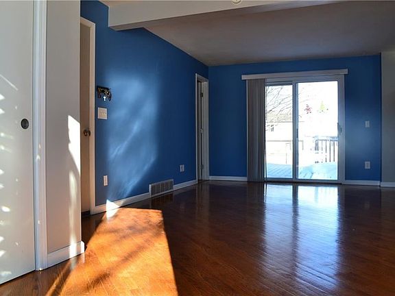 5th image of 6109 Rossland Cir