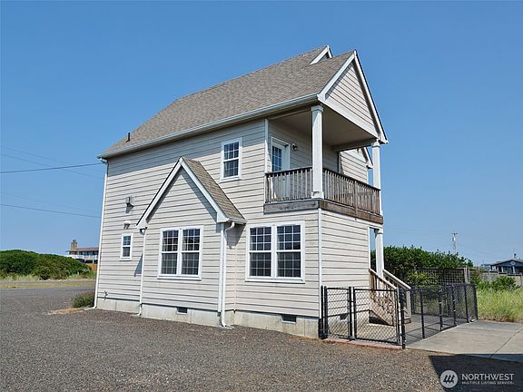 4th image of 1066 Ocean Shores Boulevard SW