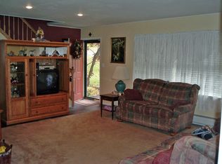 9 Quarter Turn East Rd, Levittown, PA 19057