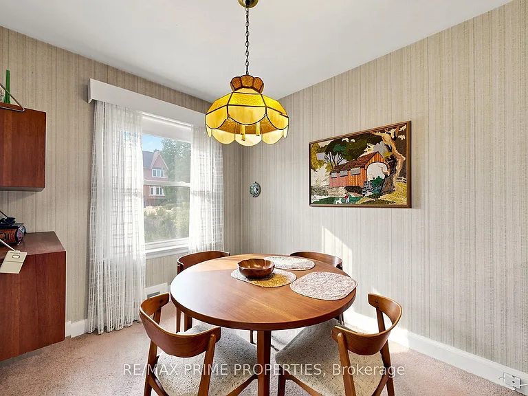 33 Irvington Cres — Photo 14