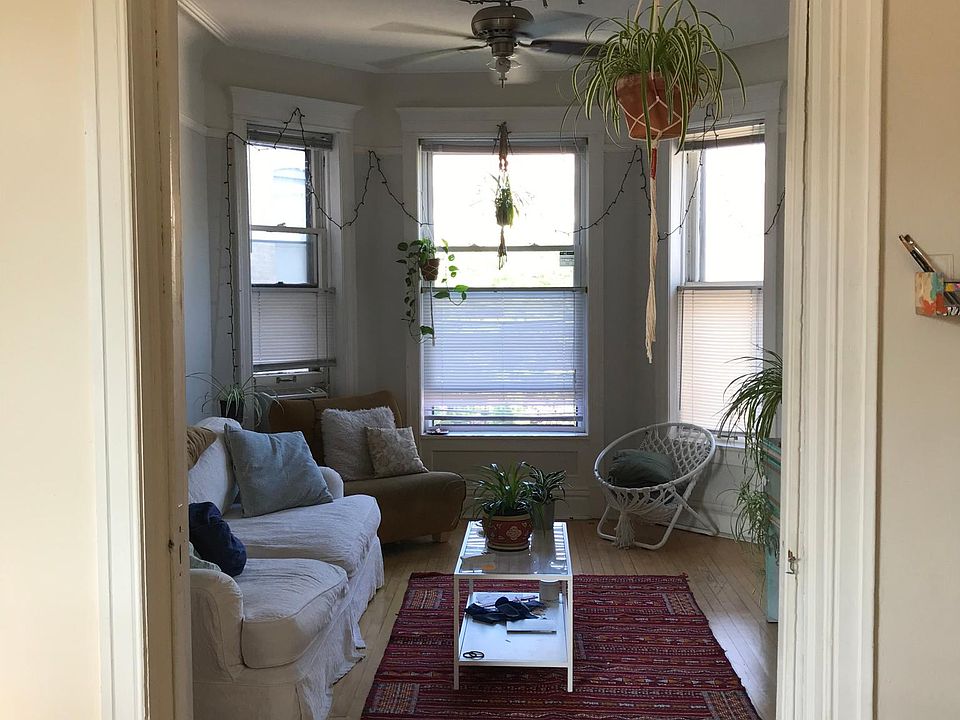 1st image of 3140 N Kenmore Ave #3
