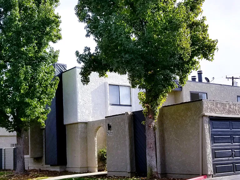 7560 Magnolia Ave — Photo 21