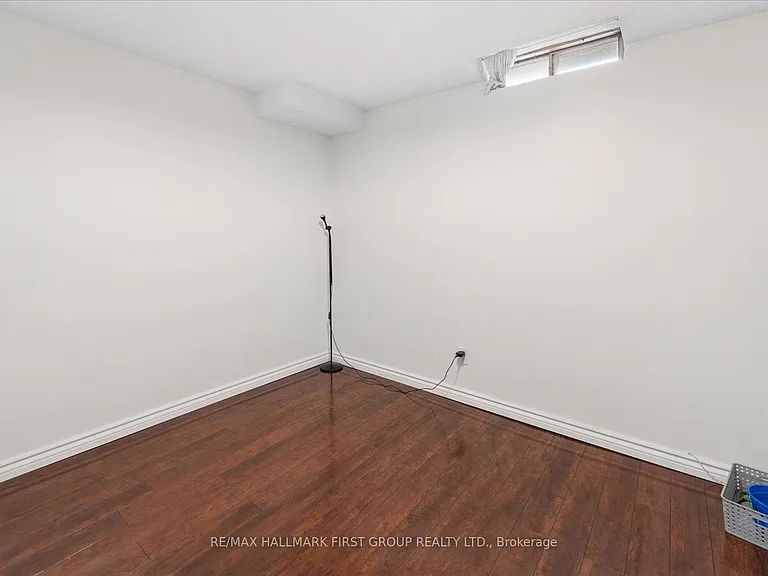 747 Stonepath Cir — Photo 32