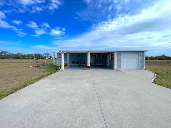 955 Avanti Way, North Fort Myers, FL 33917