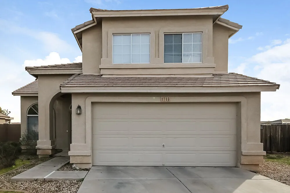 3 bed, 2.5 bath, 2061 sqft, $2,410 — Photo 1