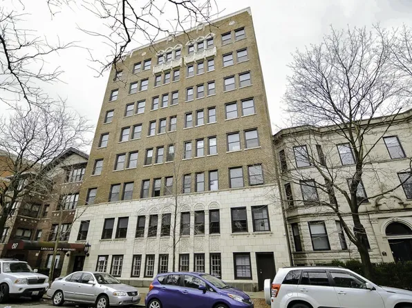 817 W Lakeside Pl #507, Chicago, IL 60640