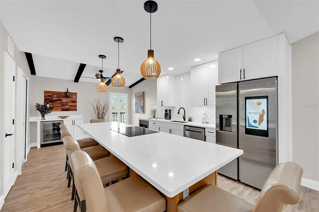 2 bed, 2.0 bath, 1050 sqft, $4,500 — Photo 3