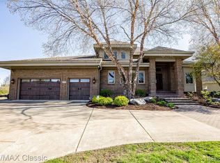 3495 E Commerce Rd, Commerce Township, MI 48382