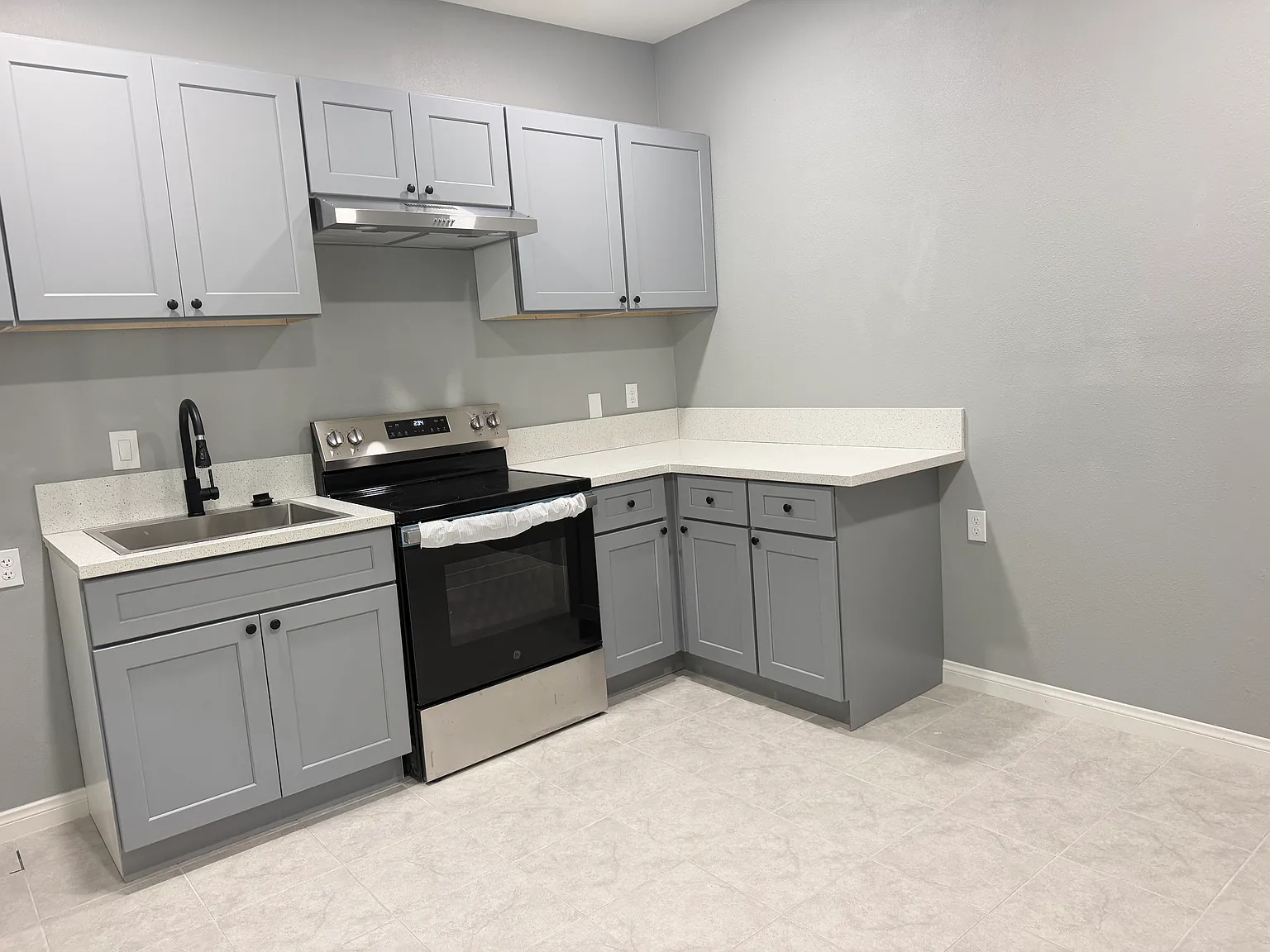 1 bed, 3047 sqft, $2,000 — Photo 1