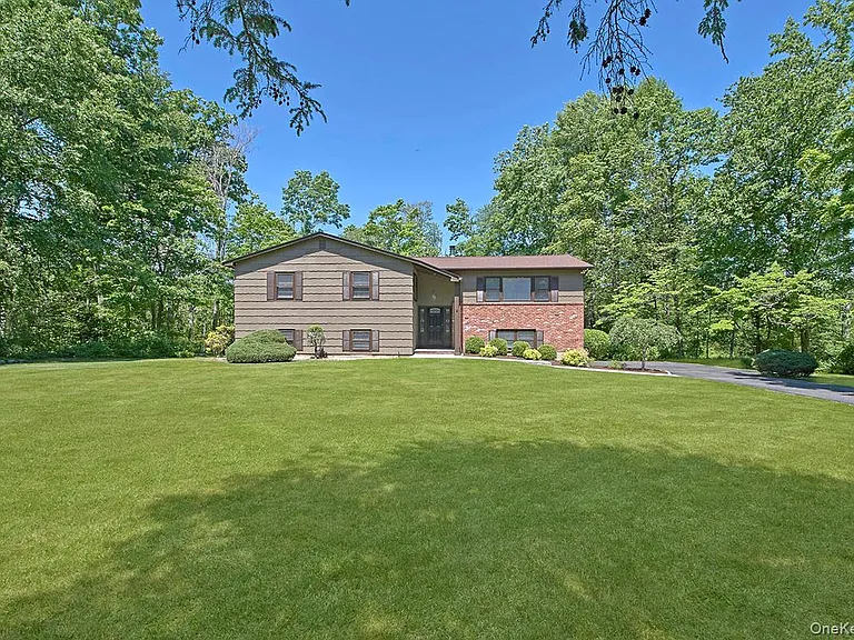 74 Edgewood Rd — Photo 25