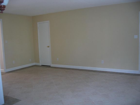 3rd image of 736 E Harwood St APT 1