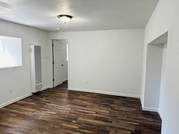 3rd image of 921 E 4th St #15