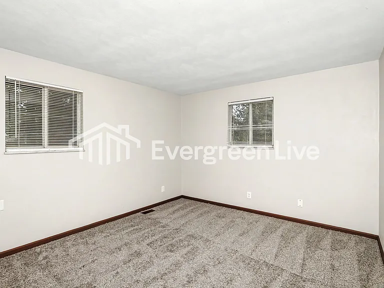 224 Mason Ave — Photo 9
