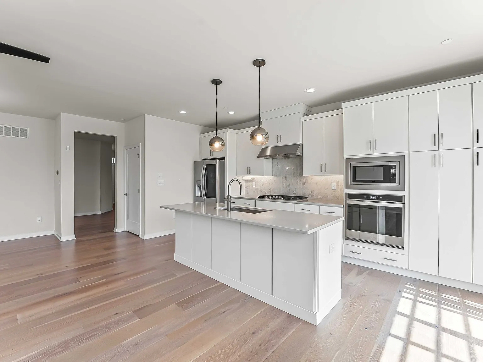 Beautiful 3BR / 3.5BA Townhome Finished Basement in Franklin Station - Media, PA | 2,800 SqFt — Photo 2