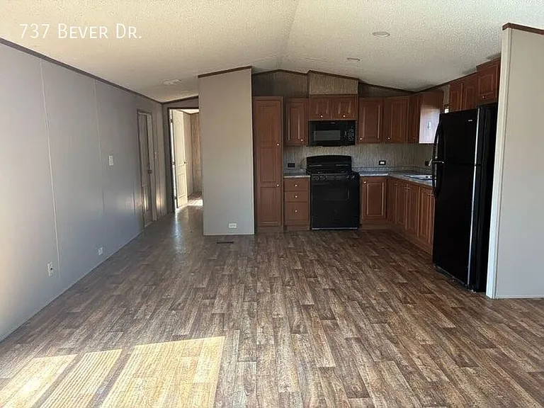 737 Bever Dr — Photo 6