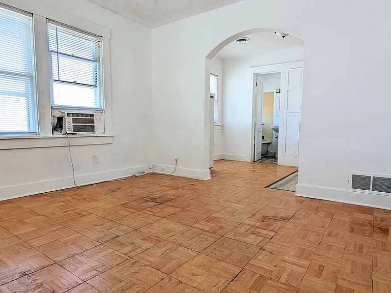1200 N Severance St — Photo 2