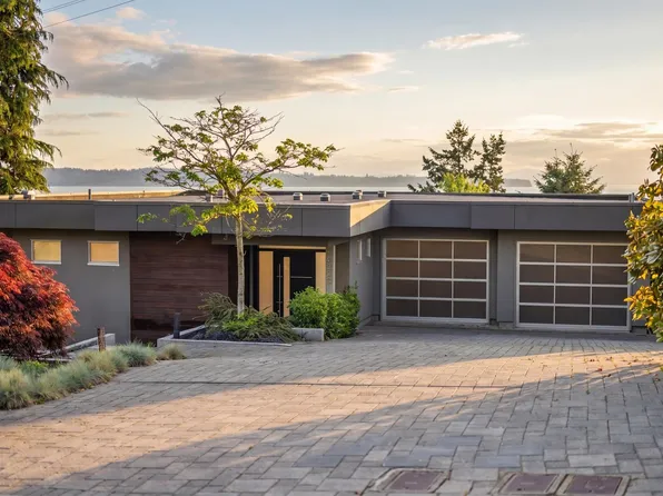 14220 Marine Dr, White Rock, BC V4B 1A8