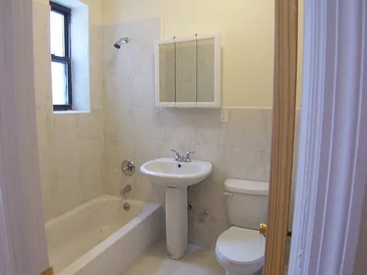 Rented by Heights Realty Advisors | media 7