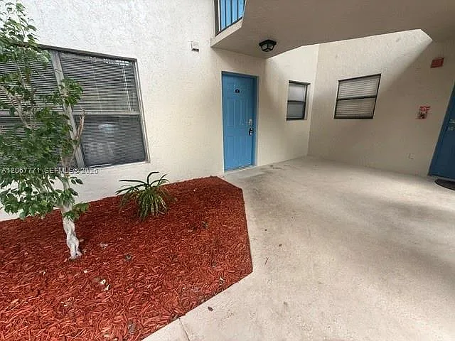 3 bed, 2.0 bath, $1,900 — Photo 2