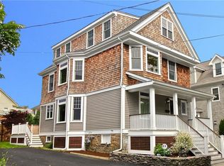98 3rd St, Newport, RI 02840