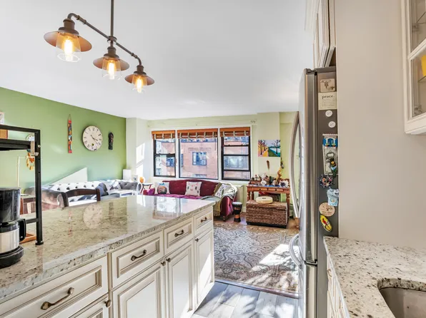 345 East 52nd Street image 1 of 8