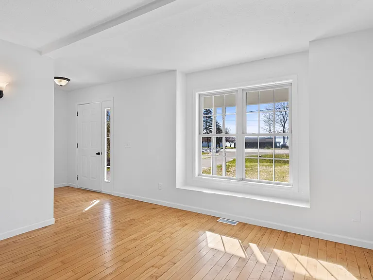 5816 S Bay Shore Dr — Photo 2