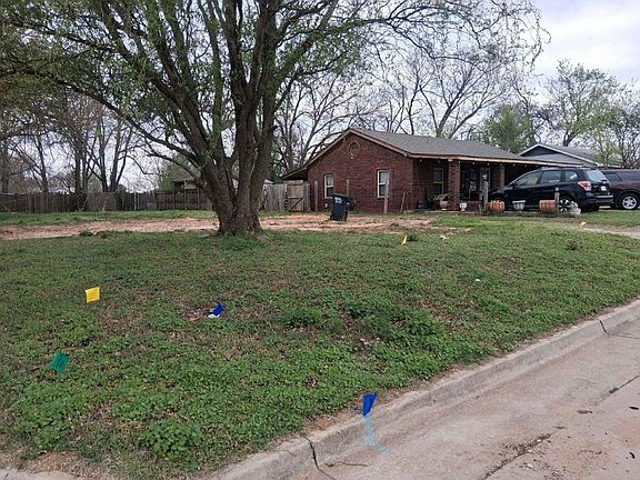 Exterior Neighborhood (street photo)