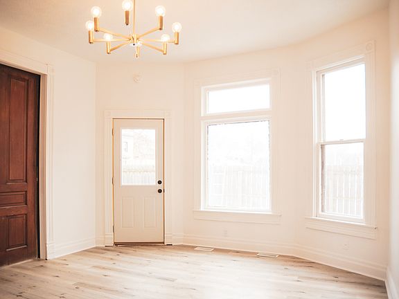 3rd image of 914 S 33rd St #1
