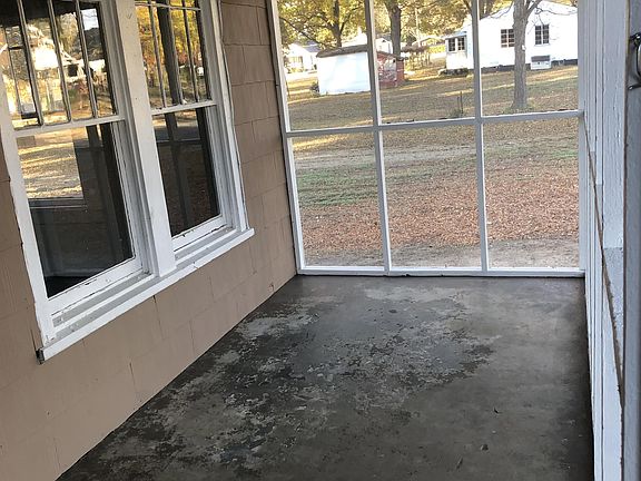 Screened-in Front Porch