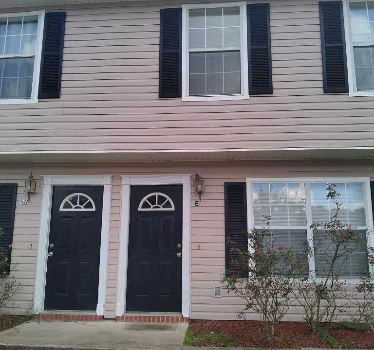 1100-8 E Pineland Ave