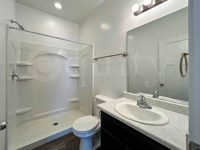 648 E 380 N — Photo 10