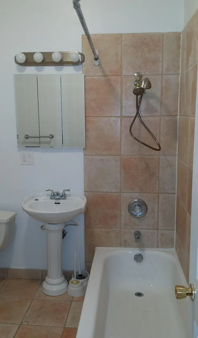 2 bed, 1000 sqft, $1,650 — Photo 2