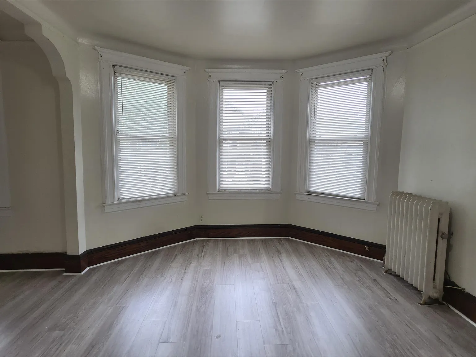 3 bed, 1.0 bath, 1200 sqft, $2,700 — Photo 3