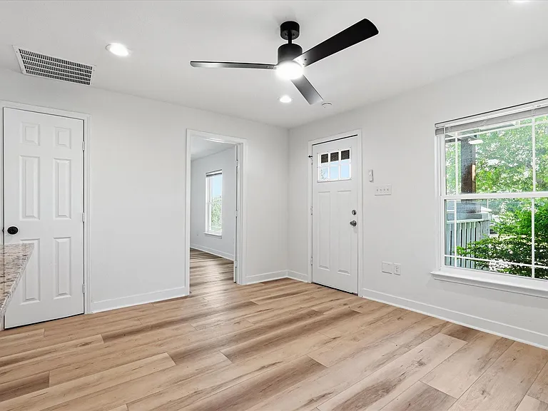 5616 Wellesley Ave — Photo 4