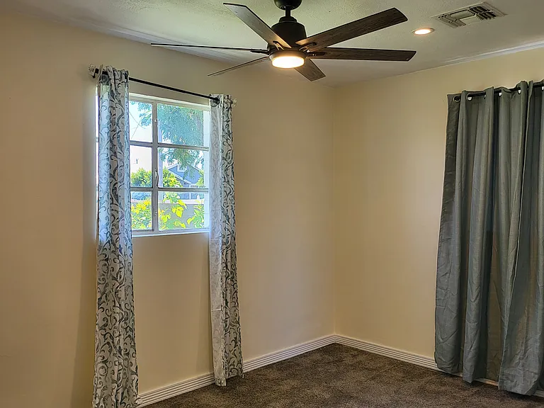 1040 N 27th Pl — Photo 84