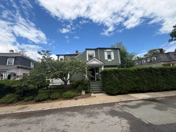 44 Everett St APT 3, Newport, RI 02840