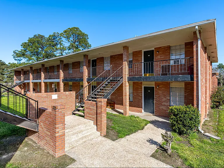 Bayou Apartments — Photo 11