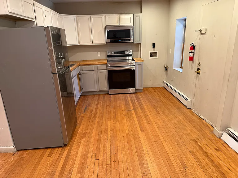 425 Hudson St #B1 — Photo 6
