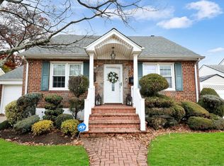 120 Baldwin Dr, West Hempstead, NY 11552
