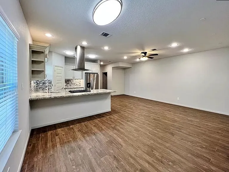 4334 W Plum St — Photo 3