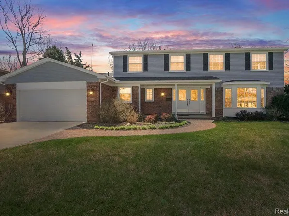 3865 Estates Ct, Troy, MI 48084
