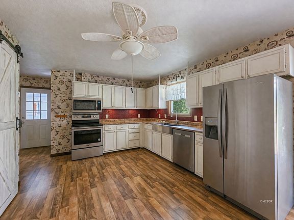 4th image of 2986 Summitt Rd