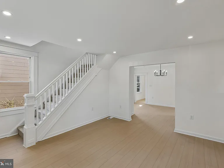 507 Washburn Ave — Photo 8