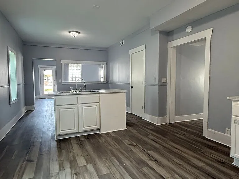 2809 Columbia Ave — Photo 10