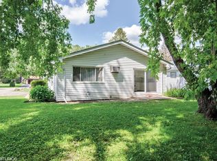 618 Saint Johns Rd, Woodstock, IL 60098