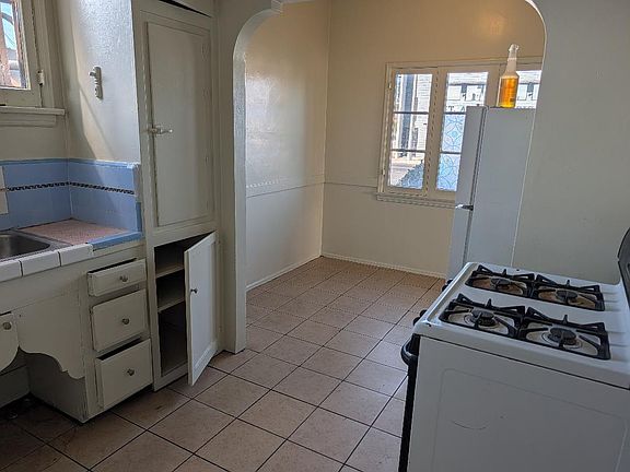 5th image of 404 E Pch #404