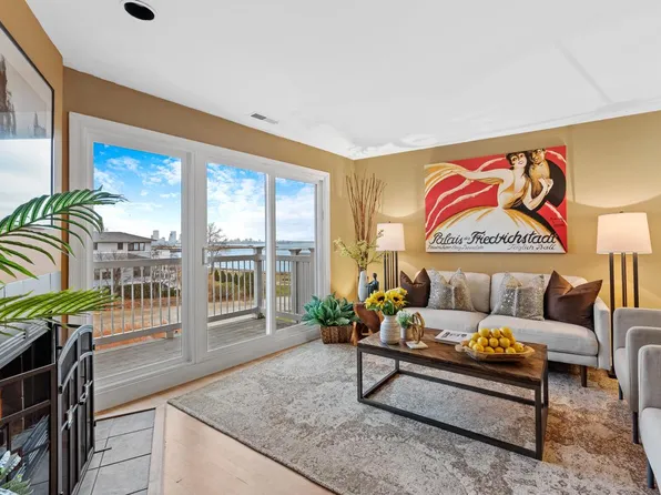 2706 South Shore DRIVE #C, Milwaukee, WI 53207