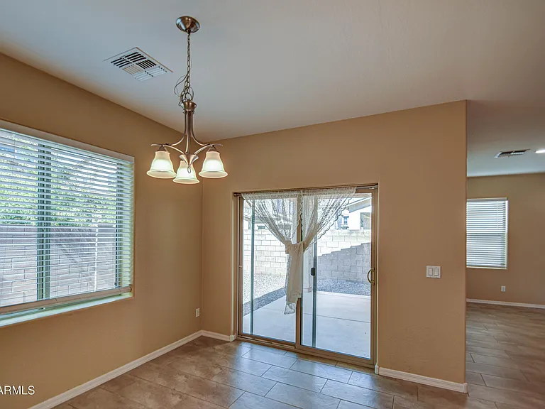 3114 E Franklin Ave — Photo 15