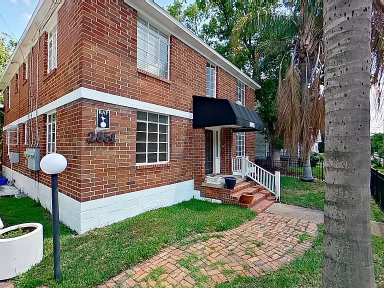 2851 College Street Quad — Photo 2