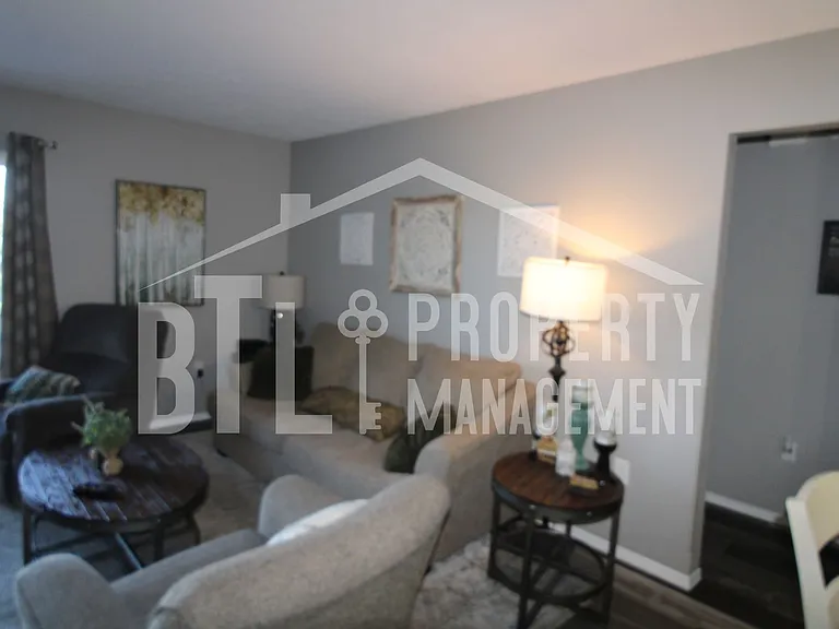 2907 Vineyards Pkwy #2 — Photo 5